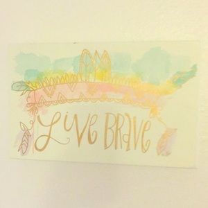 Creme Live Brave boho wood decor